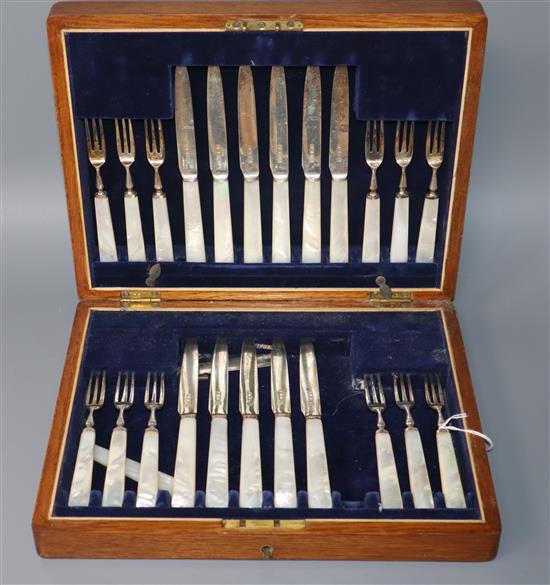 A set of George V dessert knives and forks, Sheffield 1917, cased with mother of pearl handles, one knife broken